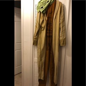 Men’s xxl Yoda onesie.